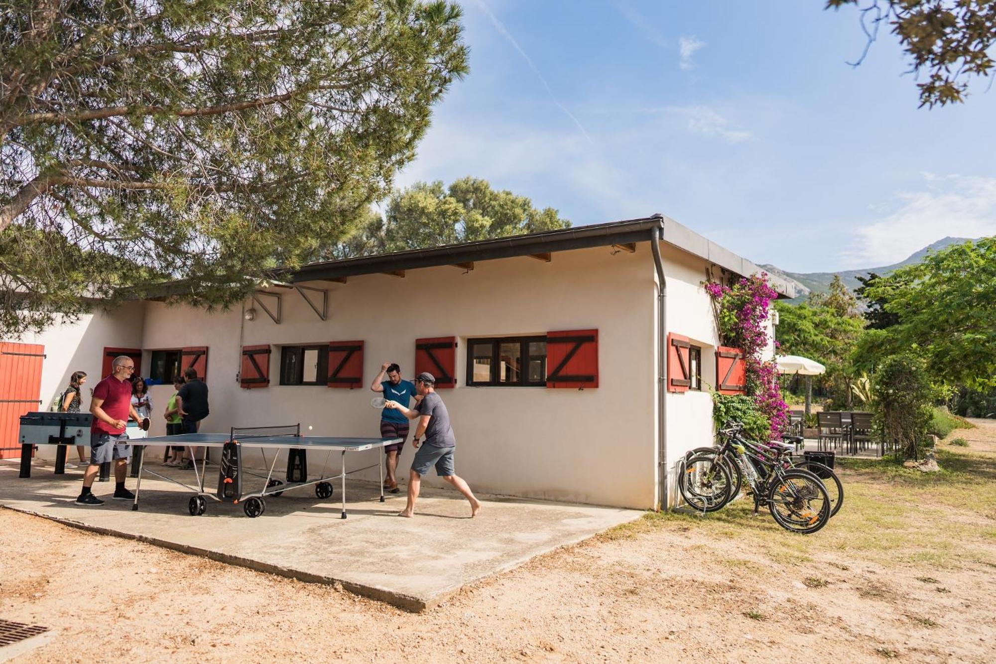 Feriendorf La Mora Calvi  Eksteriør bilde